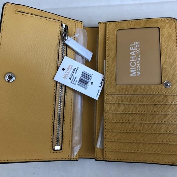 Michael Kors Jet Set Travel Wallet - Picture 4 of 7